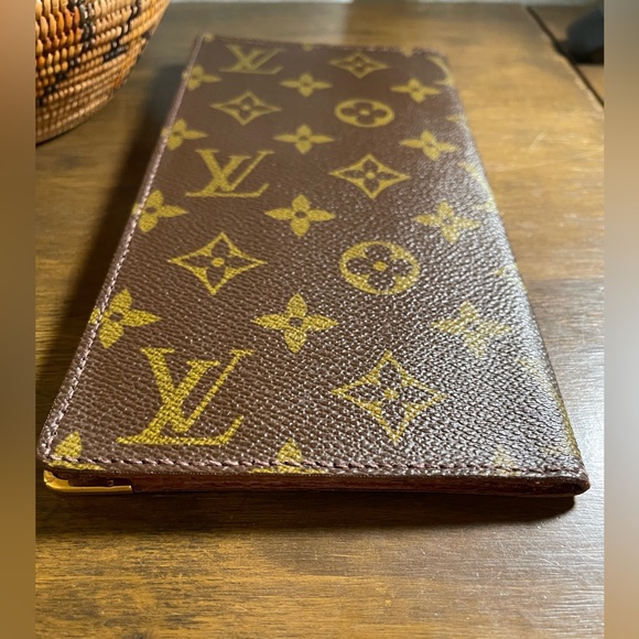 Louis Vuitton checkbook holder - Picture 2 of 15